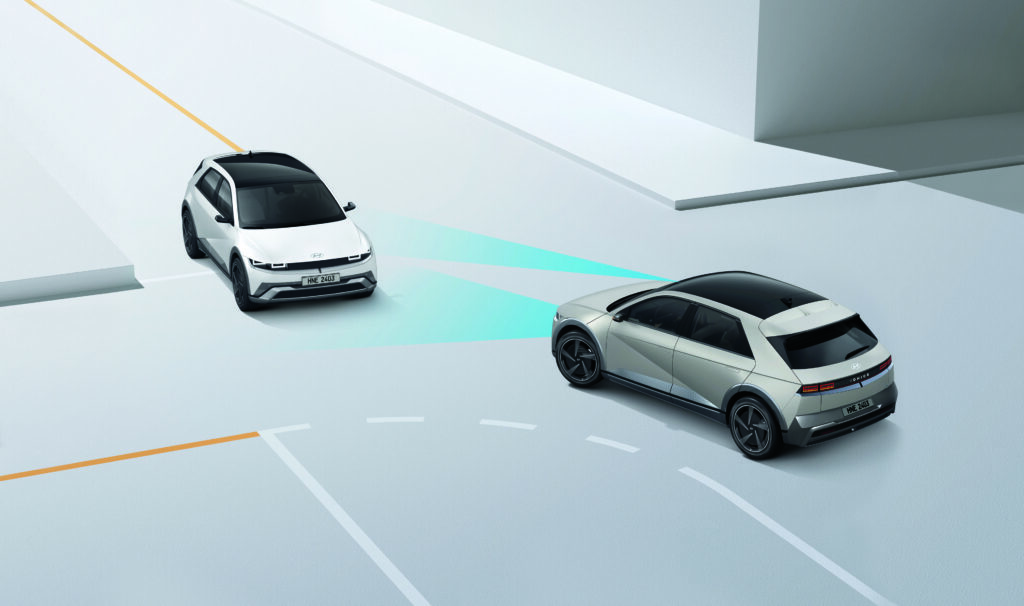 מערכת בטיחות לזיהוי רכב הבא ממול - בלימה אוטונומית